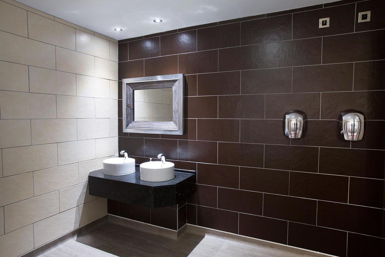 Hotel The Furness Railway Wetherspoon à Barrow-in-Furness Extérieur photo