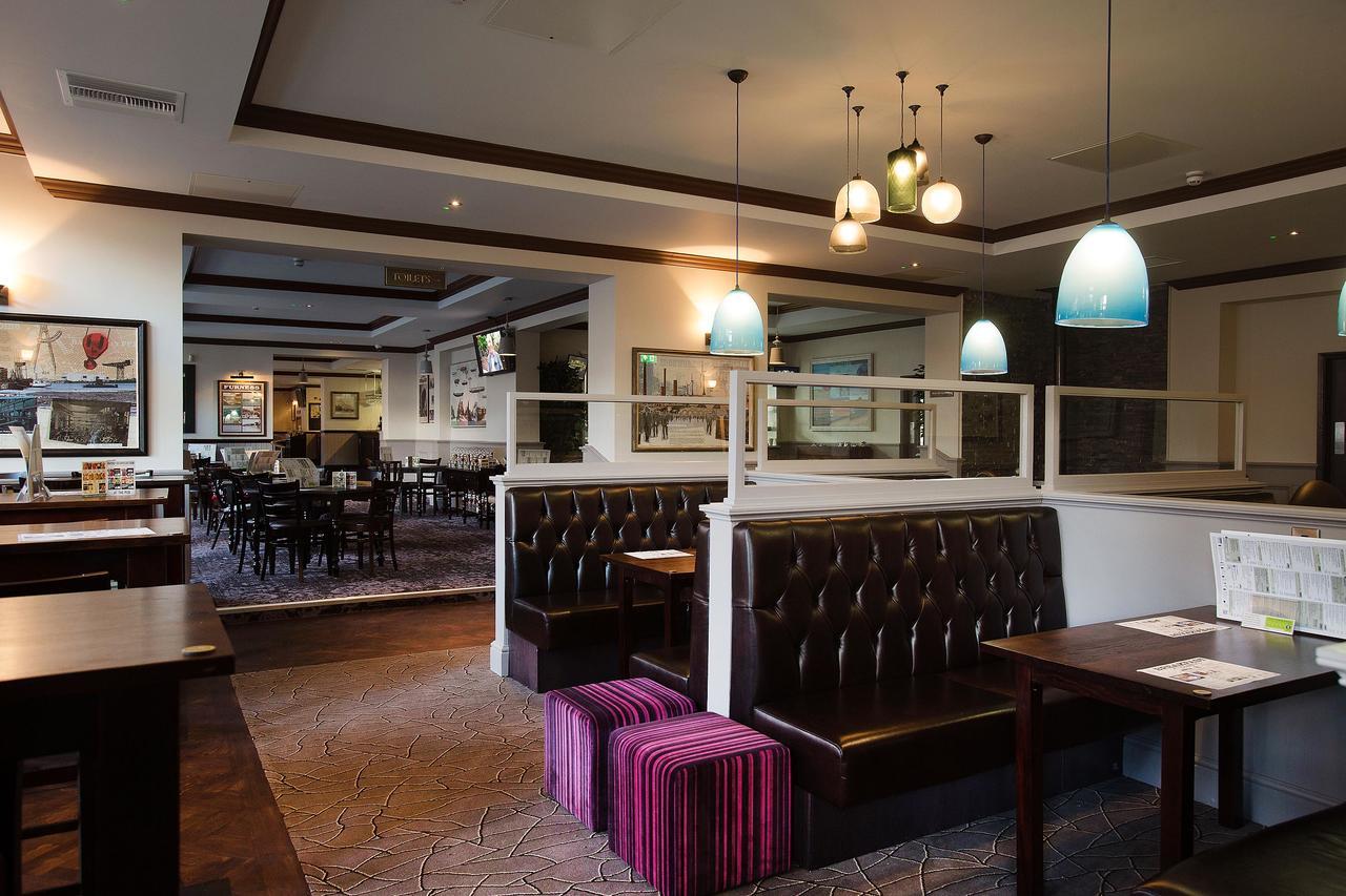 Hotel The Furness Railway Wetherspoon à Barrow-in-Furness Extérieur photo
