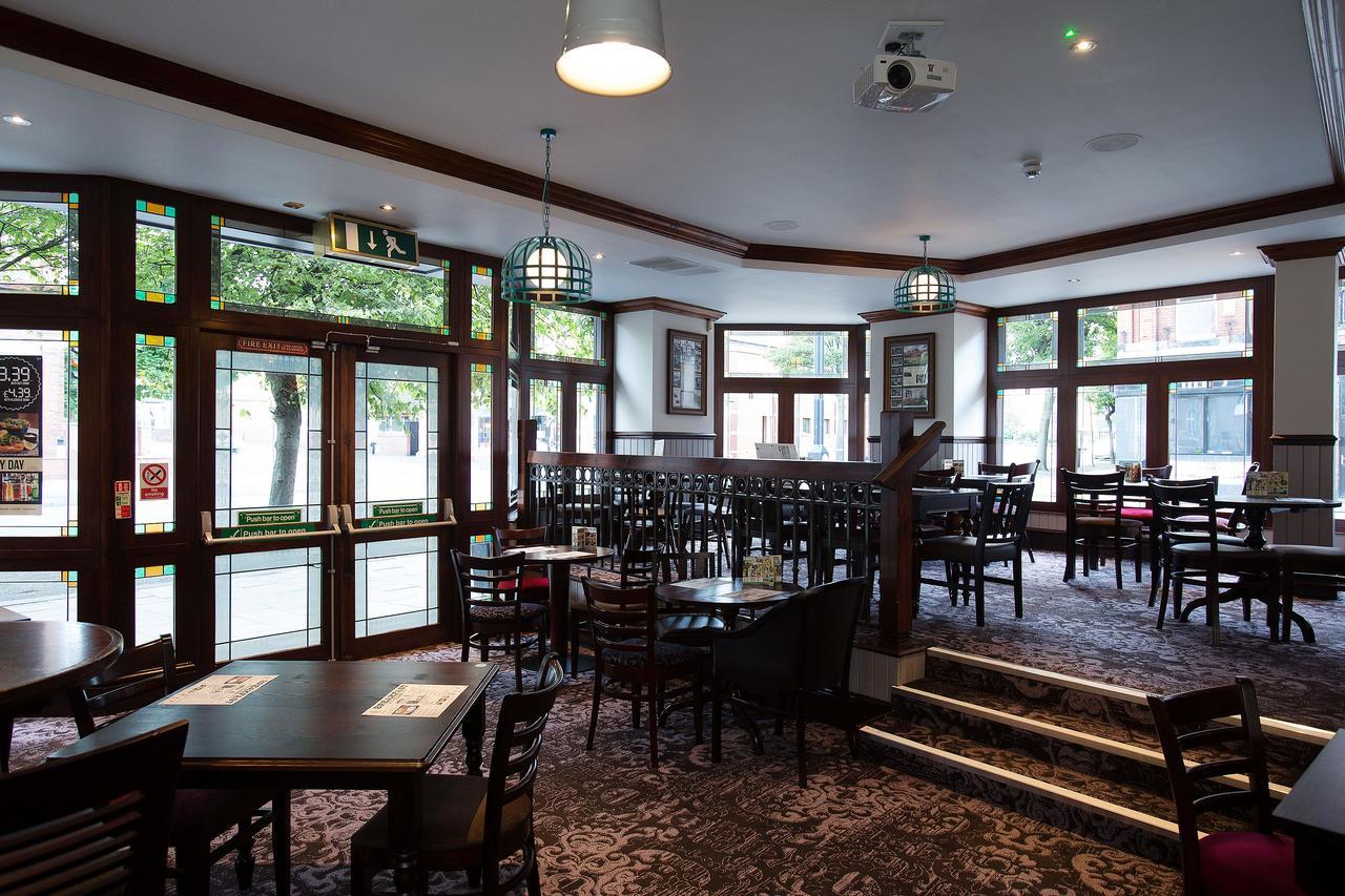 Hotel The Furness Railway Wetherspoon à Barrow-in-Furness Extérieur photo